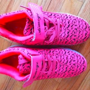 3/30 Heelies sneakers. Size 6 pink and black